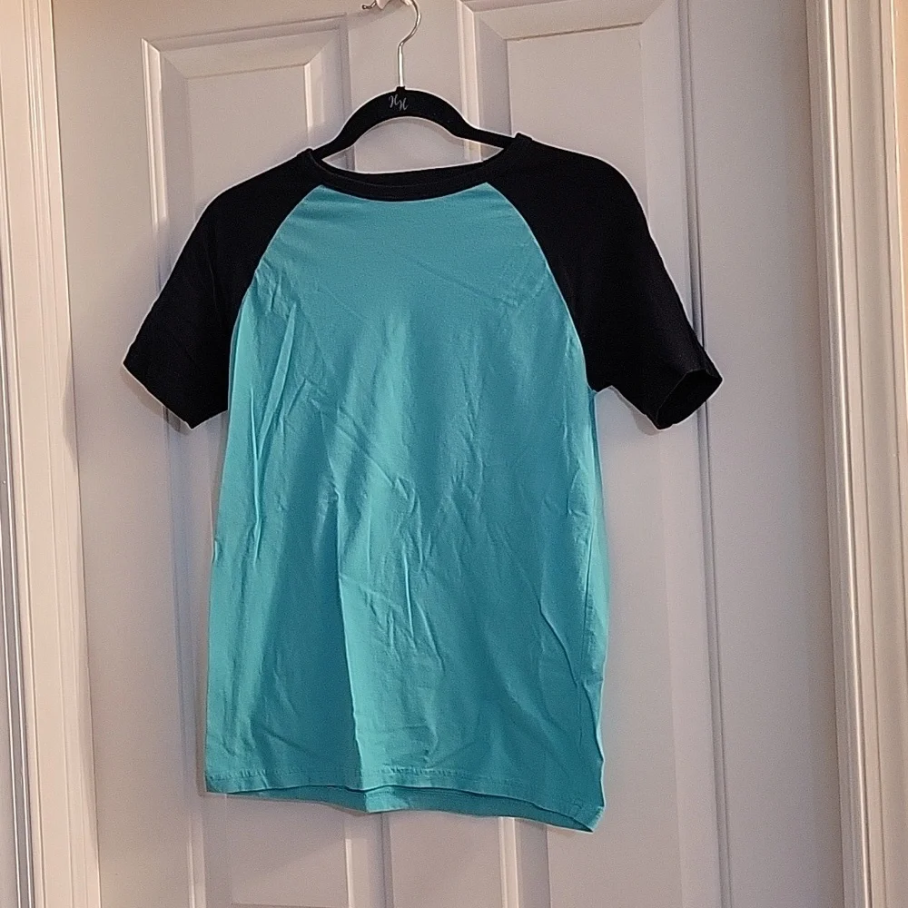 The childrens place teal and navy tee  shirt xl